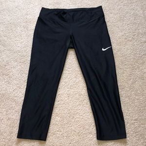Cropped Nike Athletic Leggings